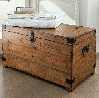 wooden chest farmhouse decorating idea