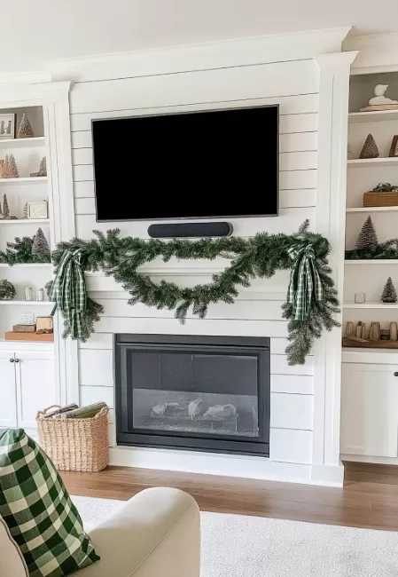 winter mantel decor